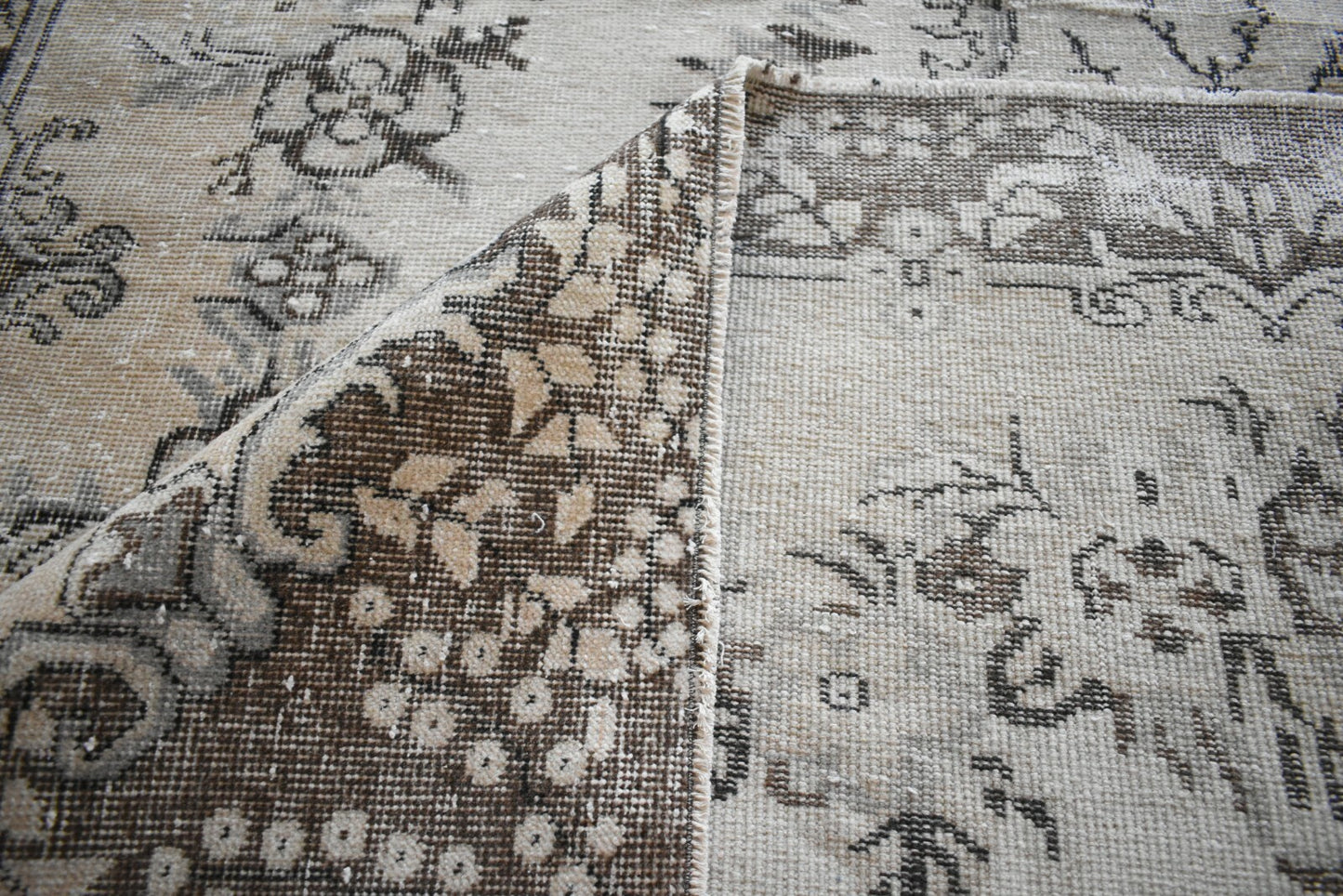 Turkish Rug 9.4x5.9 ft Vintage Rug Faded Oushak Rug Large Living Room Carpet B05