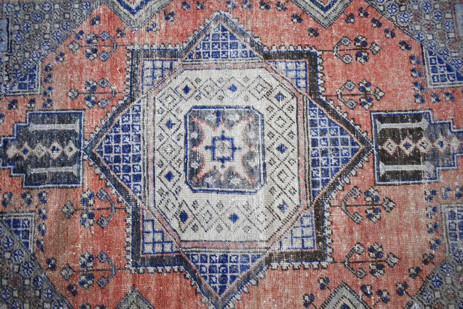 Vintage Oushak Rug 6.3x3.7 ft Turkish Floor Rug Faded Area Rug Oriental Rug U04