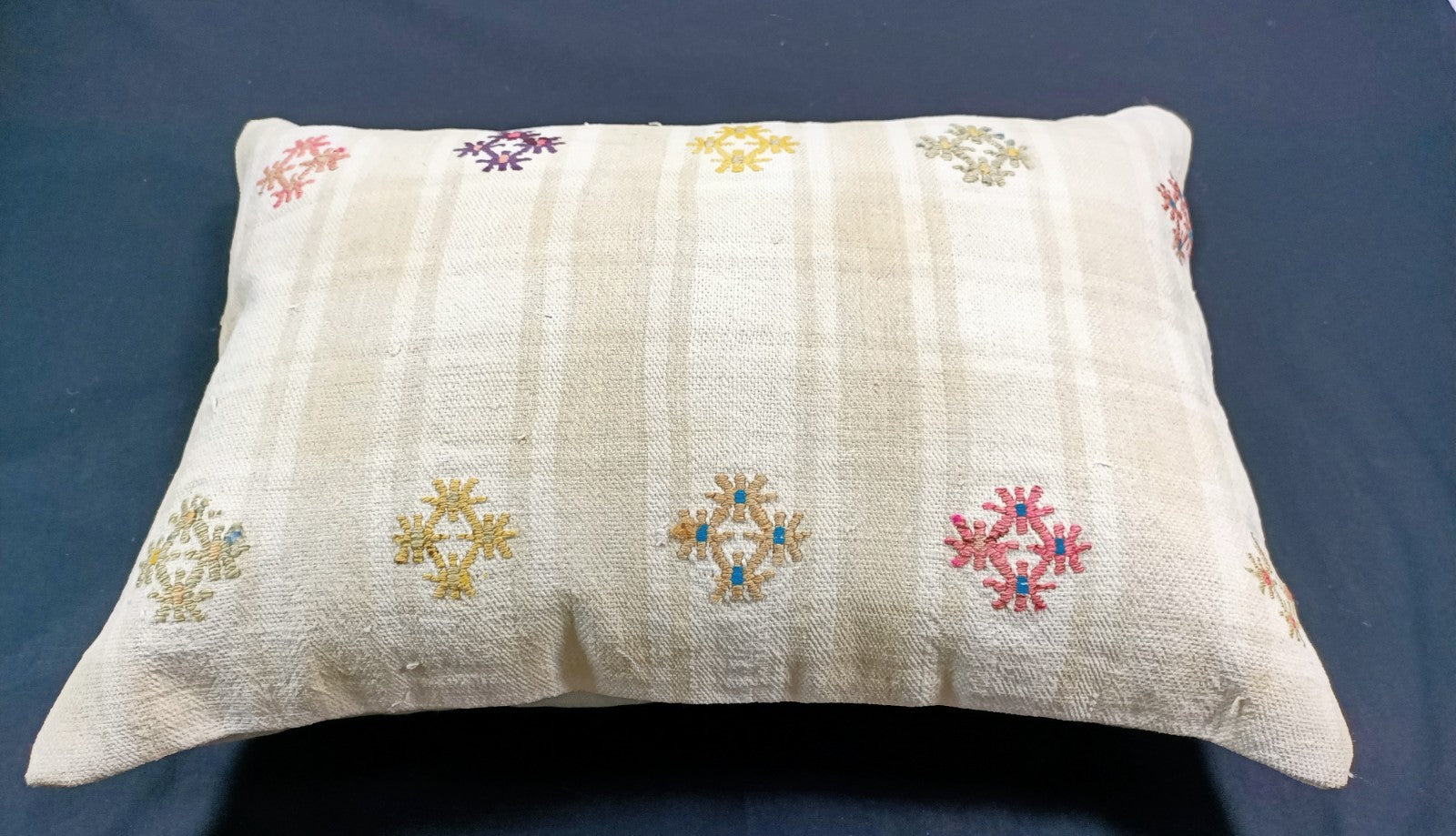 Kilim Pillow Cover 16x24 Tribal Vintage Turkish Carpet Lumbar Pillow Cover E51