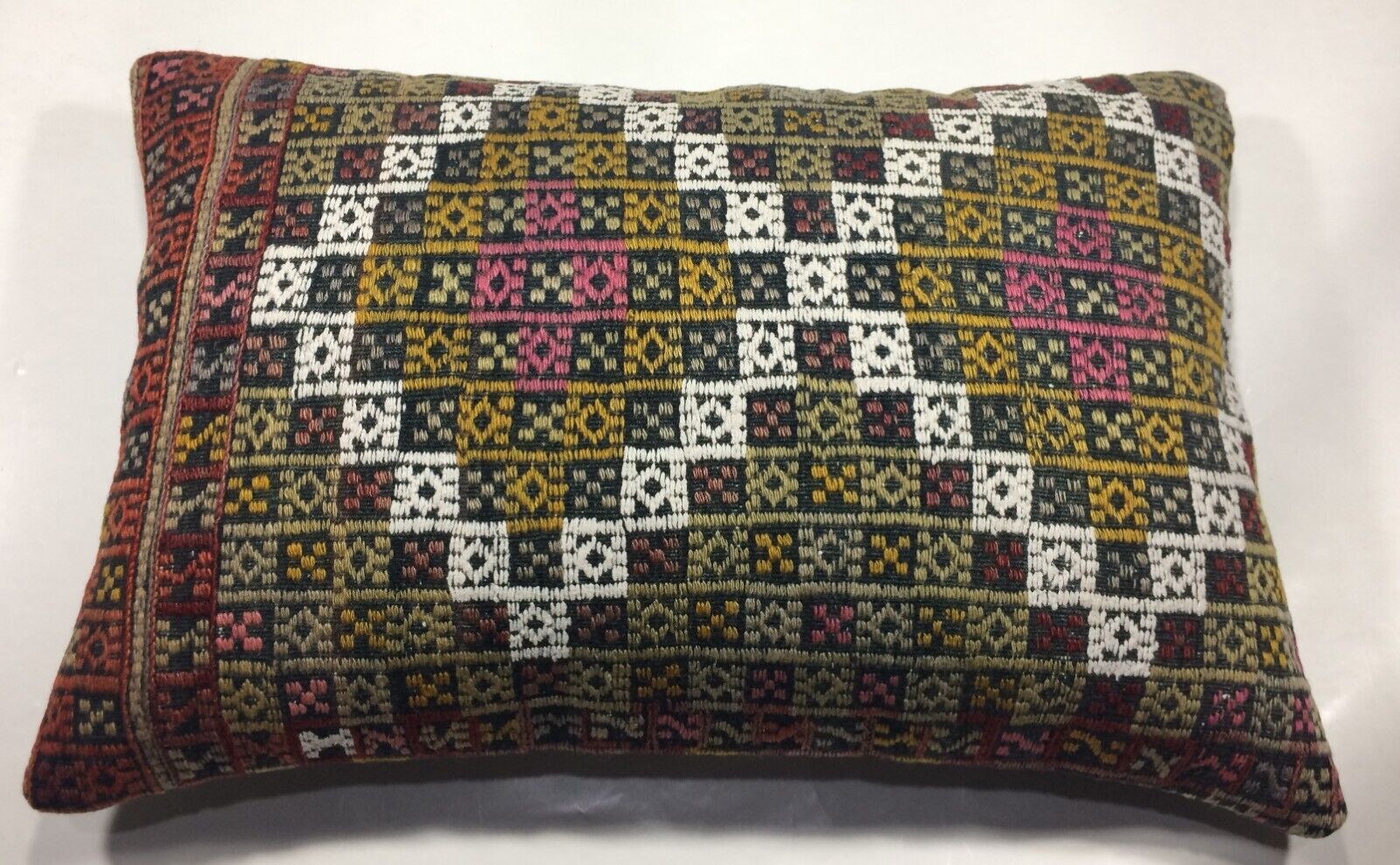 Kilim Pillow Cover 16x24 Tribal Vintage Turkish Carpet Lumbar Pillow Cover 1020