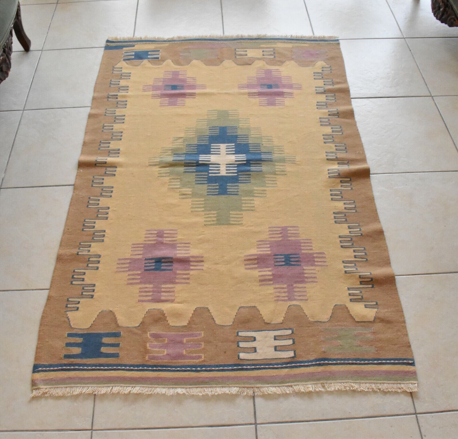 Handwoven Accent Kilim 3.4 x 5.3 ft Beige Traditional Oushak Wool Runner Rug C32