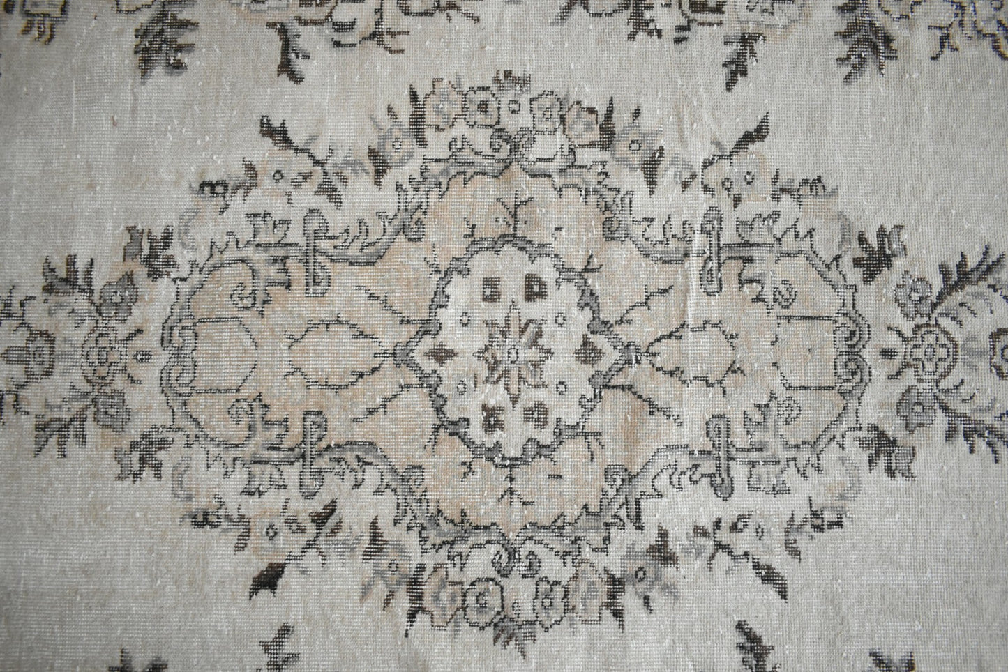 Turkish Rug 9.4x5.9 ft Vintage Rug Faded Oushak Rug Large Living Room Carpet B05