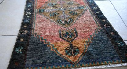 Small Turkish Runner 2.9x1.7 ft Vintage Oushak Rug Anatolian Rug Faded Rug Y02