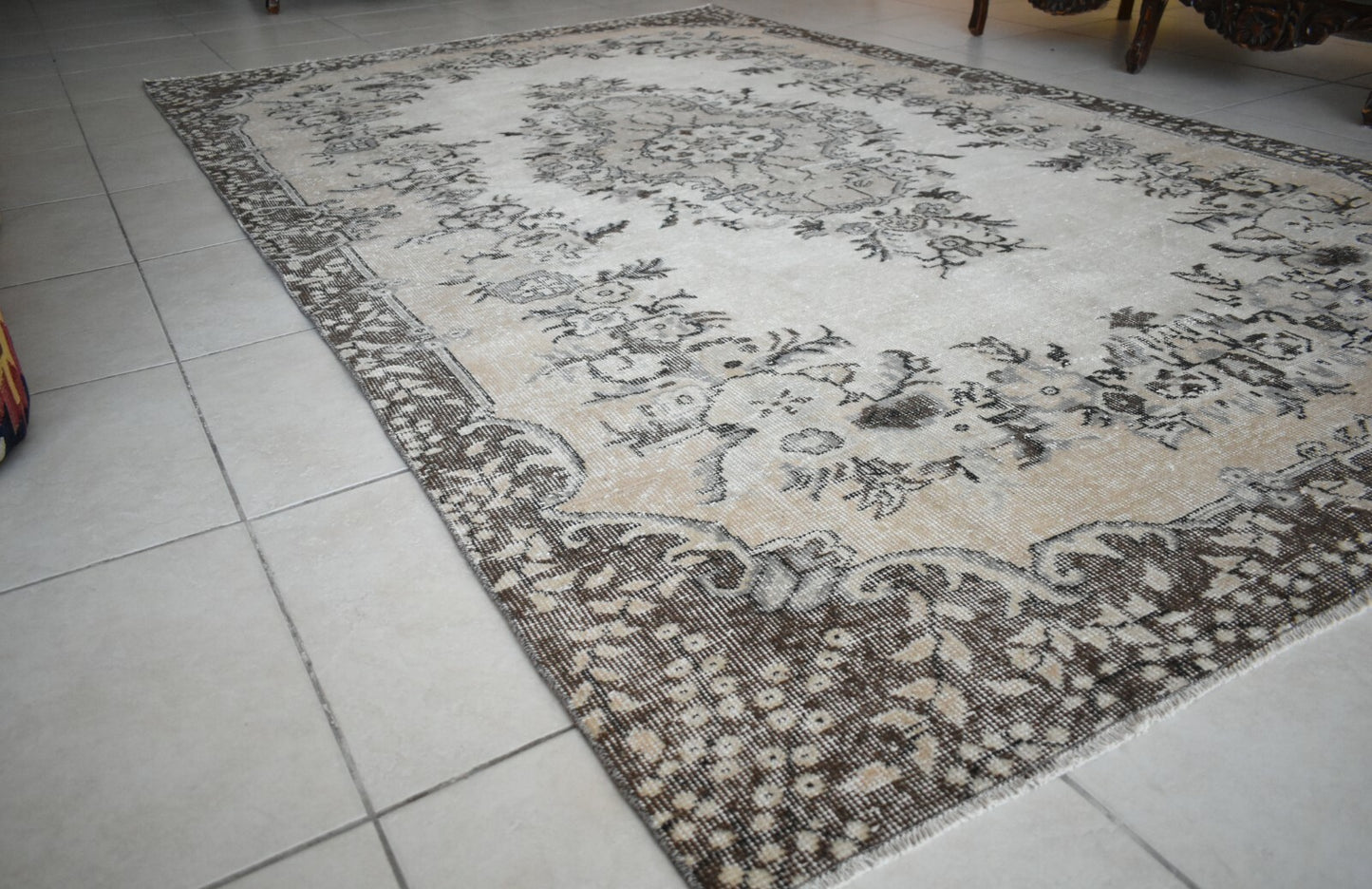 Turkish Rug 9.4x5.9 ft Vintage Rug Faded Oushak Rug Large Living Room Carpet B05