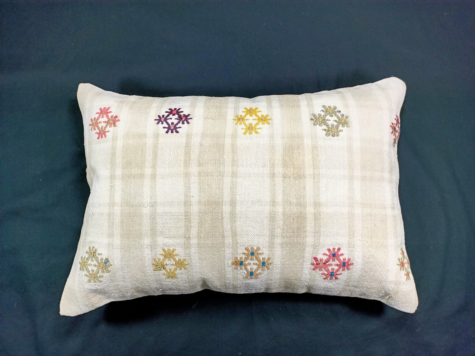 Kilim Pillow Cover 16x24 Tribal Vintage Turkish Carpet Lumbar Pillow Cover E51