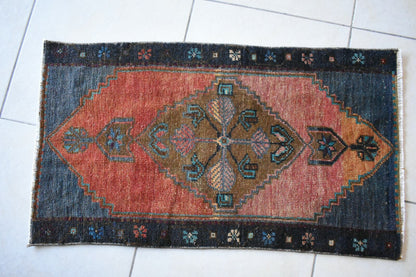 Small Turkish Runner 2.9x1.7 ft Vintage Oushak Rug Anatolian Rug Faded Rug Y02