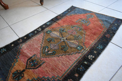 Small Turkish Runner 2.9x1.7 ft Vintage Oushak Rug Anatolian Rug Faded Rug Y02