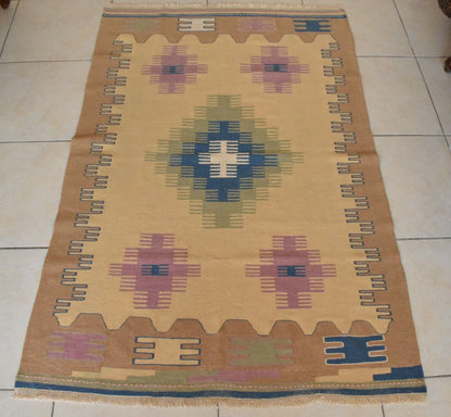 Handwoven Accent Kilim 3.4 x 5.3 ft Beige Traditional Oushak Wool Runner Rug C32