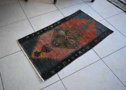 Small Turkish Runner 2.9x1.7 ft Vintage Oushak Rug Anatolian Rug Faded Rug Y02